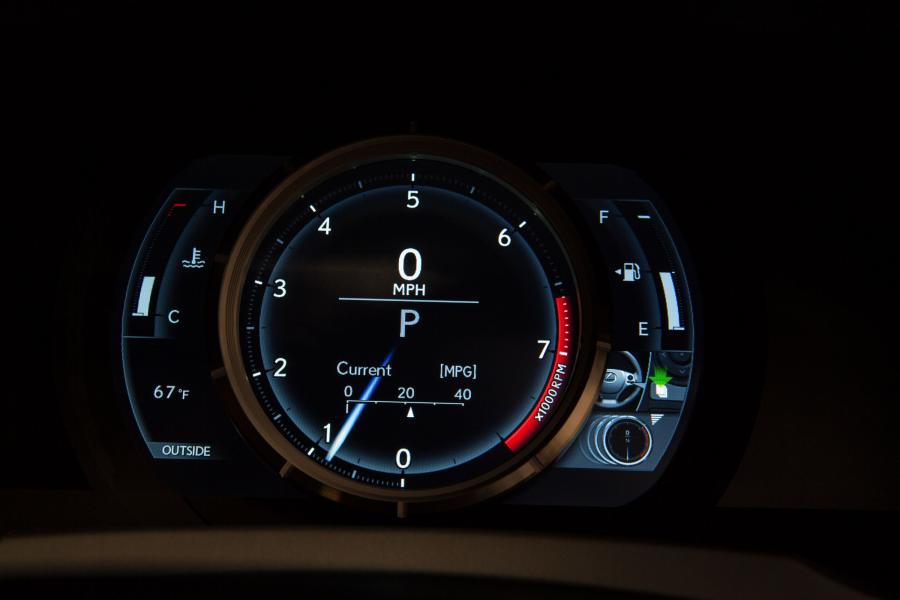 Панель приборов Lexus IS300 AWD F-Sport 2015 года  (фото 36 из 48)